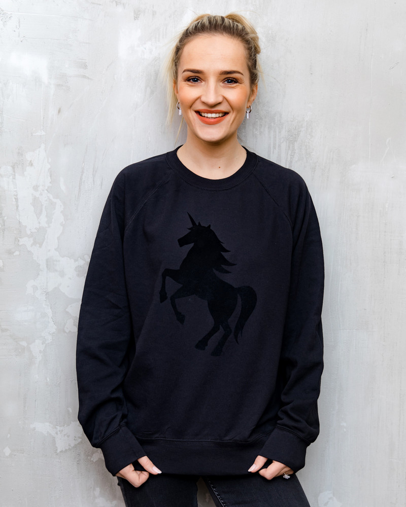 BLACK VELVET UNICORN SWEATSHIRT BLACK