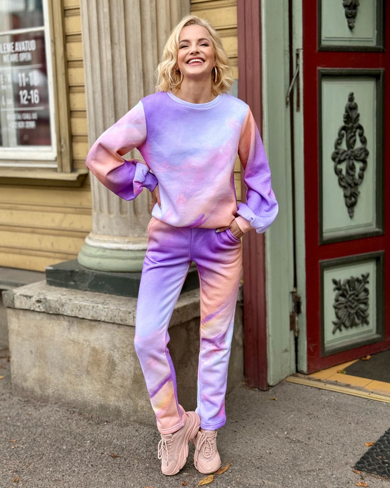 PASTEL OMBRE SKY PUFF SWEATSHIRT