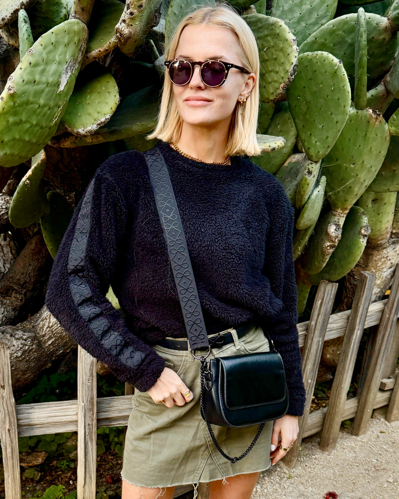 DOLLS SHERPA SWEATSHIRT BLACK