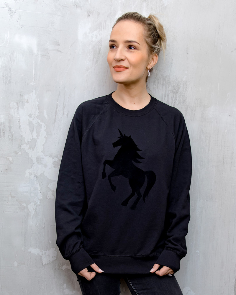 BLACK VELVET UNICORN SWEATSHIRT BLACK