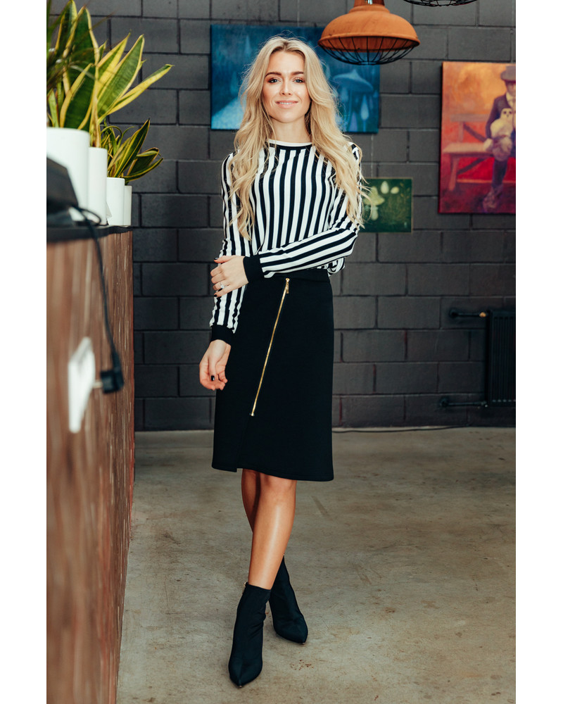 PENCIL ZIPPER SKIRT BLACK