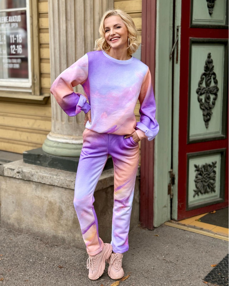 PASTEL OMBRE SKY PUFF SWEATSHIRT