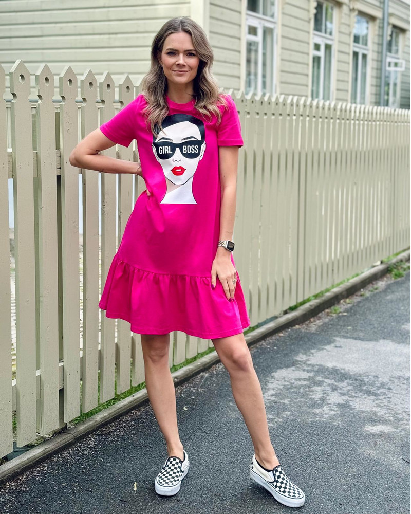 GIRL BOSS FRILL DRESS FUCHSIA