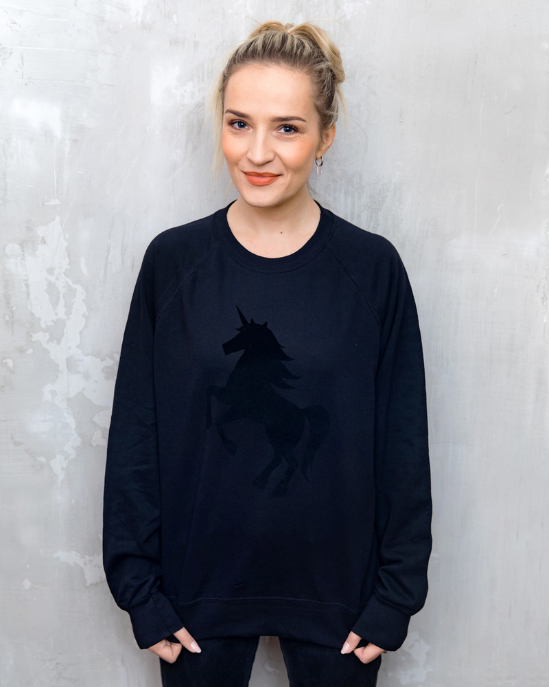 BLACK VELVET UNICORN SWEATSHIRT BLACK