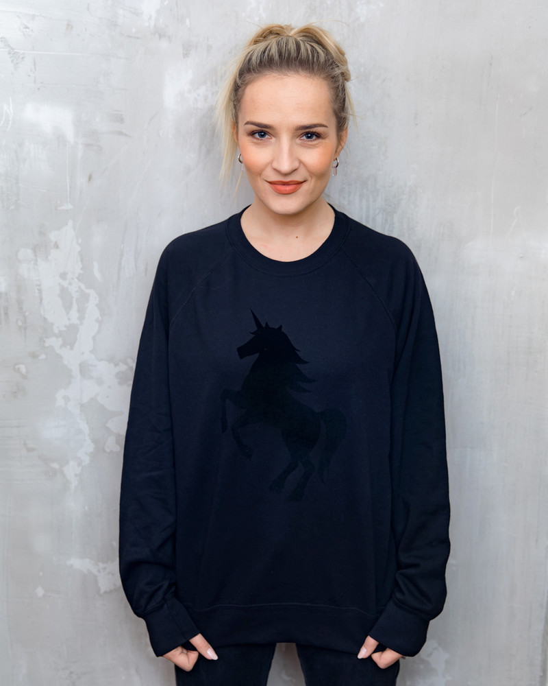 BLACK VELVET UNICORN SWEATSHIRT BLACK