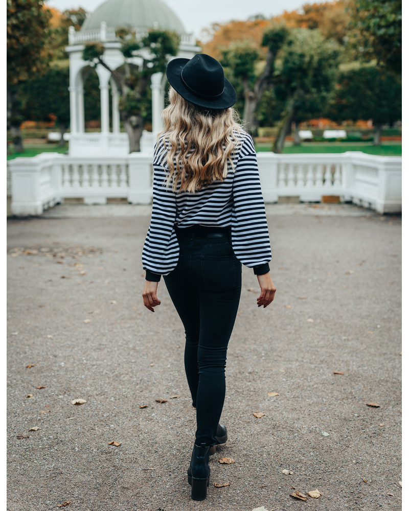 BLACK WHITE PUFF SLEEVE SWEATER