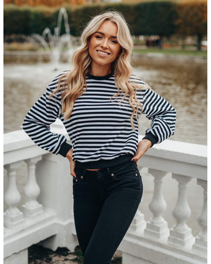 BLACK WHITE PUFF SLEEVE SWEATER
