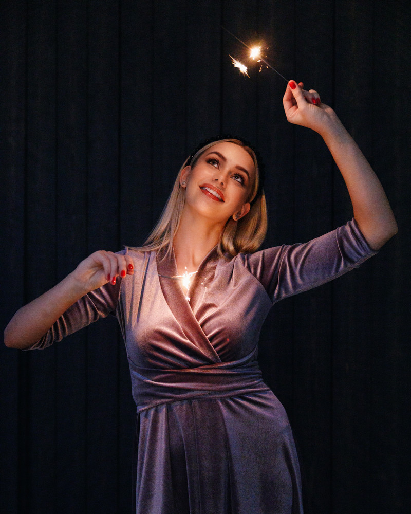 ELEGANT VELVET MIDI DRESS LIGHT LILAC