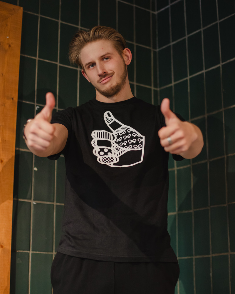 THUMBS UP UNISEX T-SHIRT BLACK