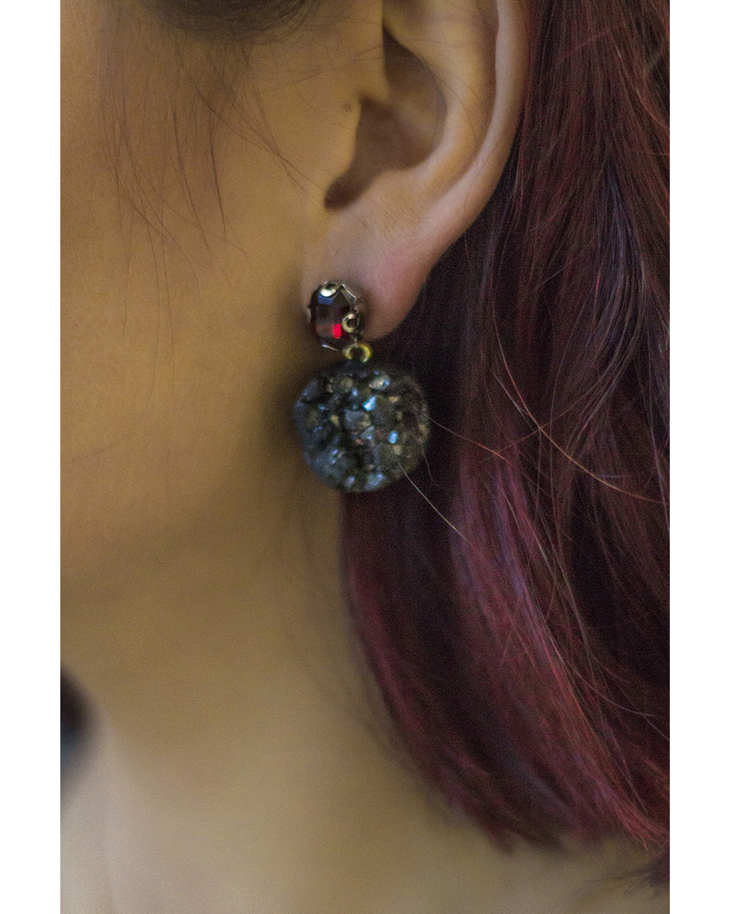 ROCKY STONE RED DETAIL EARRINGS