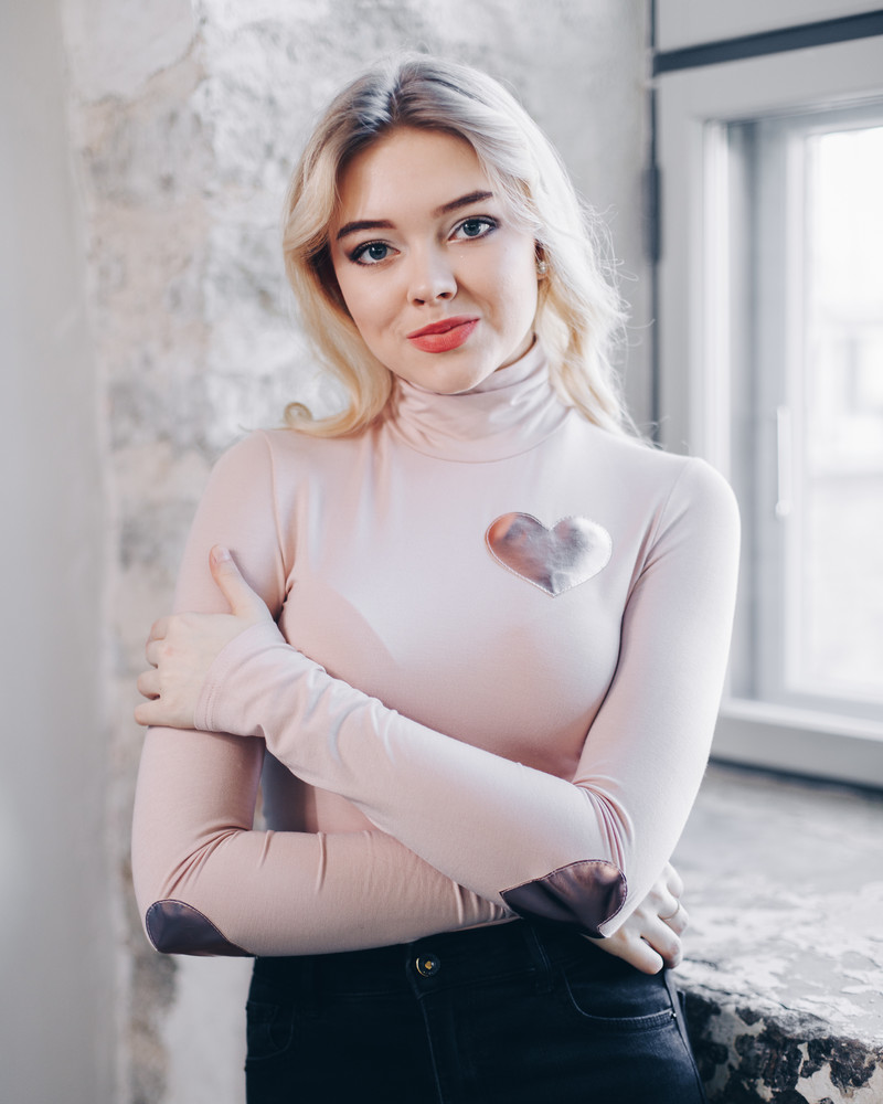 ROSE GOLD HEART PULLOVER BLUSH