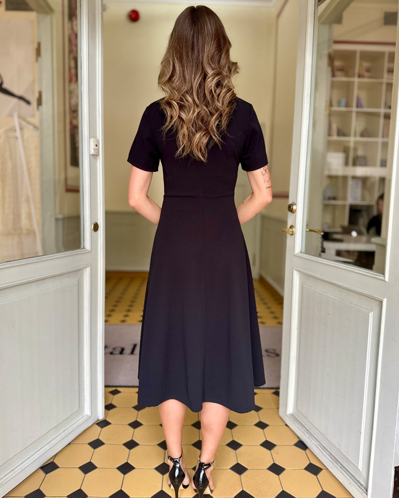 SHIFTED MIDI DRESS SHORT SLEEVES BLACK