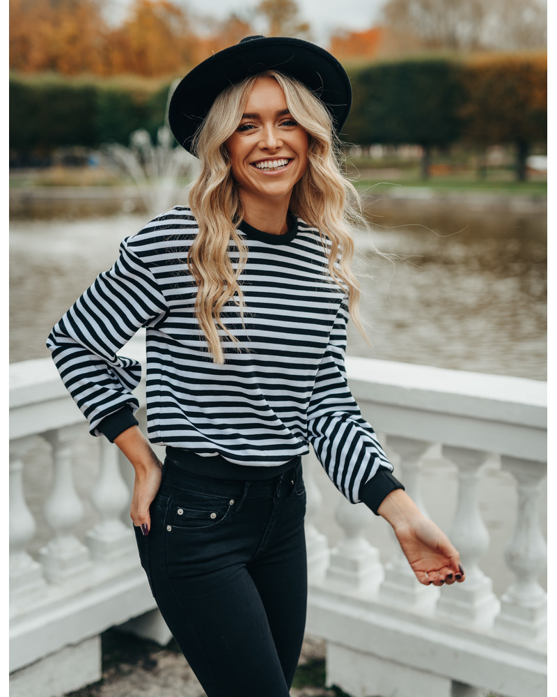 BLACK WHITE PUFF SLEEVE SWEATER