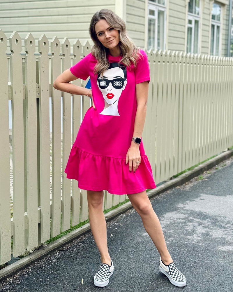 GIRL BOSS FRILL DRESS FUCHSIA