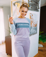 LIGHT PINK HELGELTNÄGIJA SWEATER